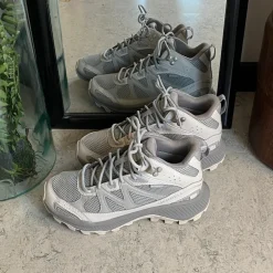 Vandtæt Merrell vandresko med åndbart mesh og stiv gænge