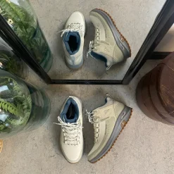 Vandtæt støvle fra Skechers med god svangstøtte.