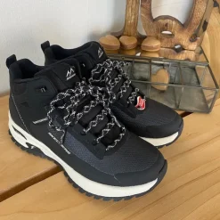 Vandtæt støvle fra Skechers med god svangstøtte