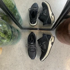 Vandtæt støvle fra Skechers med god svangstøtte