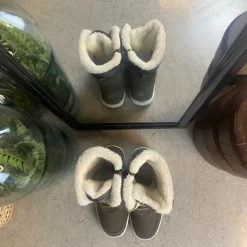 Vandtæt Whistler vinterstøvle med snøre og lynlås.