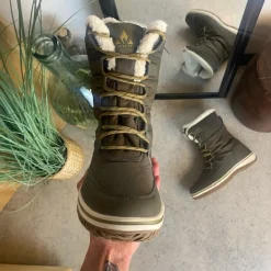 Vandtæt Whistler vinterstøvle med snøre og lynlås.