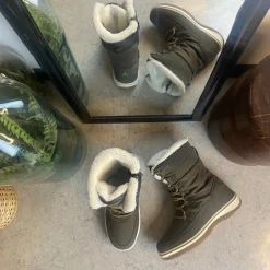 Vandtæt Whistler vinterstøvle med snøre og lynlås.