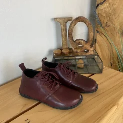 Vinrød barefodssko fra Green Comfort