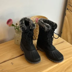 Vinterstøvle med vandtæt gummimembran nederst på støvlen